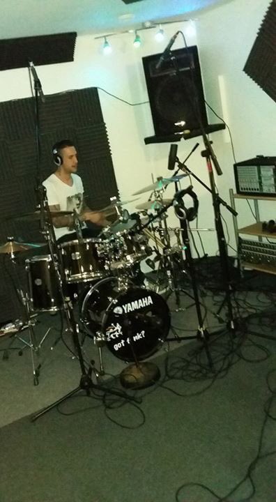 CocoLaFunk's tweet photo. A bit more studio time....🎶 https://t.co/PyWoMReJWb