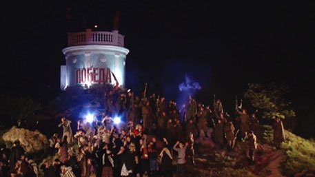 zvezdanews's tweet photo. Тысячи людей приняли участие в памятном факельном шествии в Керчи

ВИДЕО: https://t.co/TdrP0NCNf9

#керчь #шествие https://t.co/zrMojAHiCX
