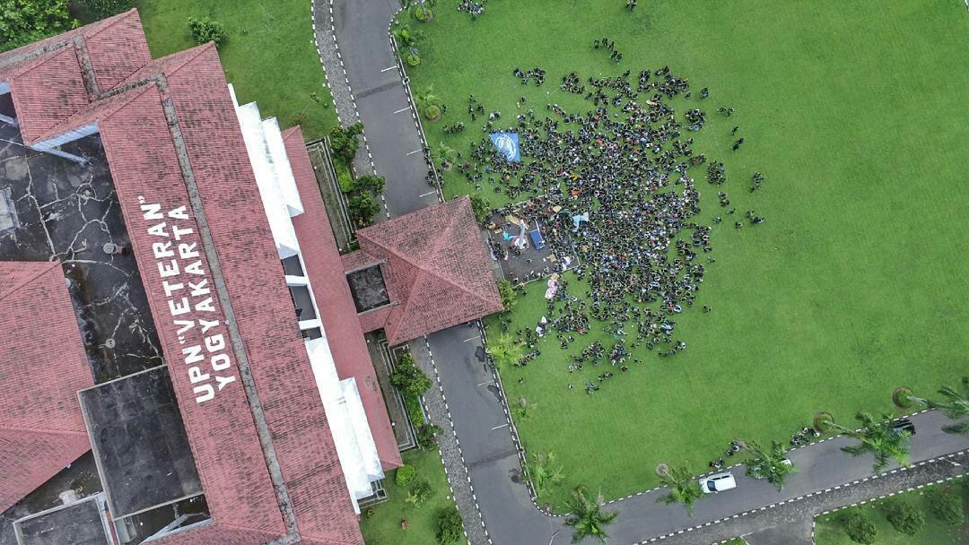 Demo Mahasiswa UPN ,Aksi demo berjalan tertib dan lancar.
Foto:  - langitjogja