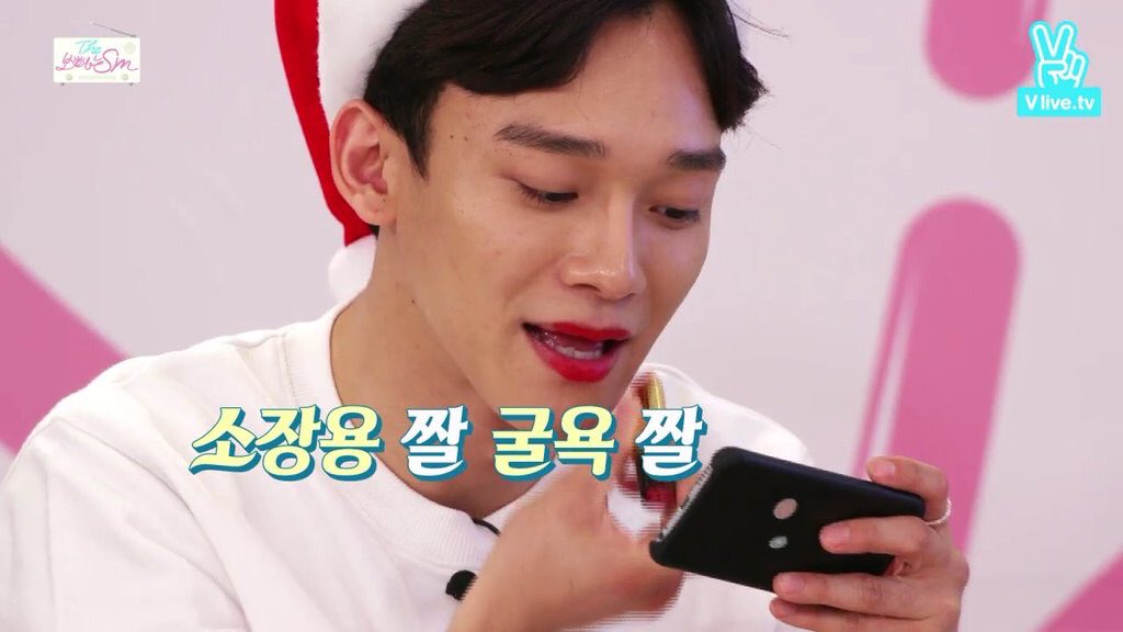 peachysooo's tweet photo. jongdae the type to tell his girlfriend that red lipstick suits him better than her 😹 https://t.co/6UVCrJ7Ben