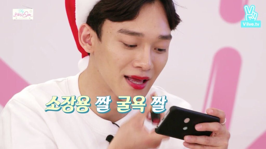 peachysooo's tweet photo. jongdae the type to tell his girlfriend that red lipstick suits him better than her 😹 https://t.co/6UVCrJ7Ben