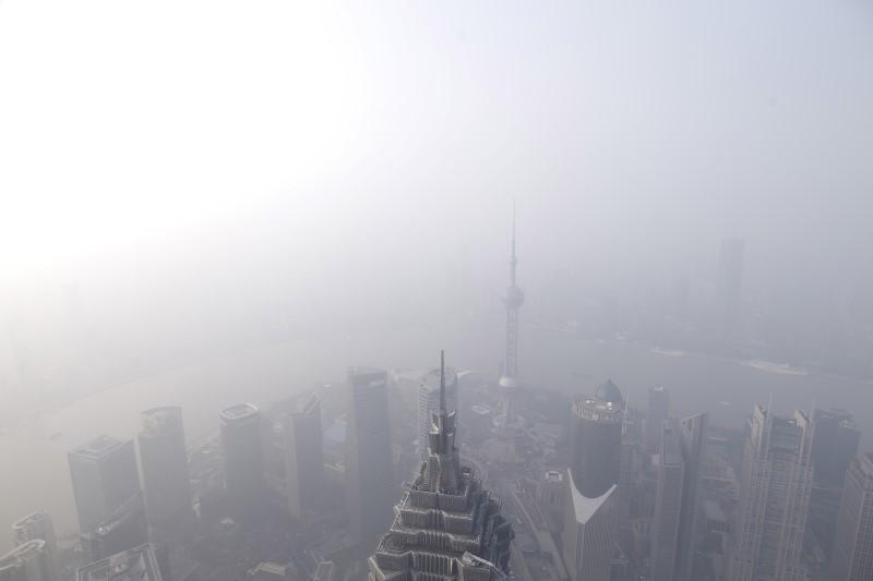 Reuters's tweet photo. Half of leading investors ignoring climate change: study https://t.co/LCSwoaikYL https://t.co/MdEXcS528p