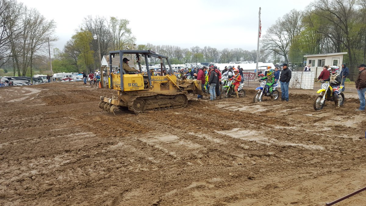 TeamBabbitts's tweet photo. It was a #muddah at @LogRoadMX today. Track crew was on top of it all weekend. Great work to all the staff
#LLAQ https://t.co/KpUjQSdvRH