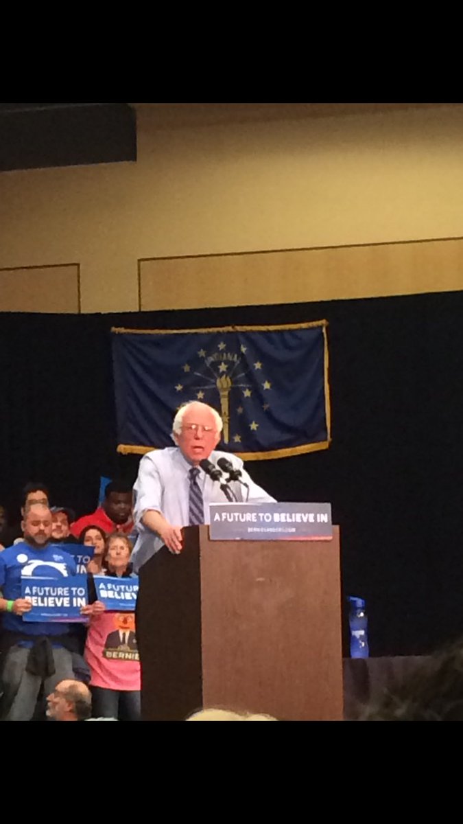 PennProgressive's tweet photo. Photos of @SenSanders tonight at the rally! We hope all penn students who went had a great time :) https://t.co/Nru2oKwanK