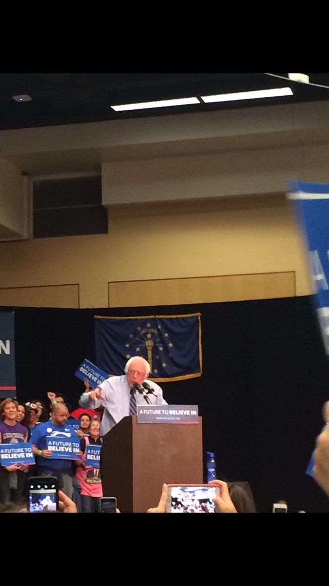 PennProgressive's tweet photo. Photos of @SenSanders tonight at the rally! We hope all penn students who went had a great time :) https://t.co/Nru2oKwanK