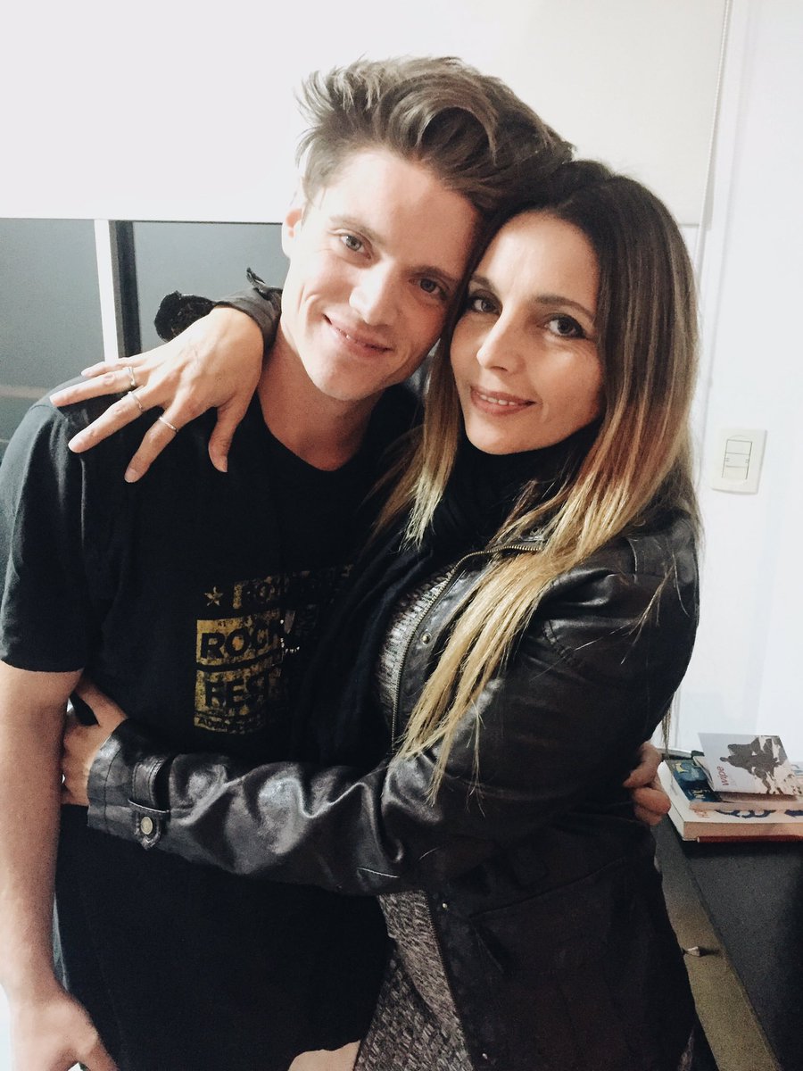 lionelferro's tweet photo. Feliz cumple te amo muchio mama que se te cumplan todos tus deseos ❤️ @Sil_Princesa10 https://t.co/iRvpQWyHWA