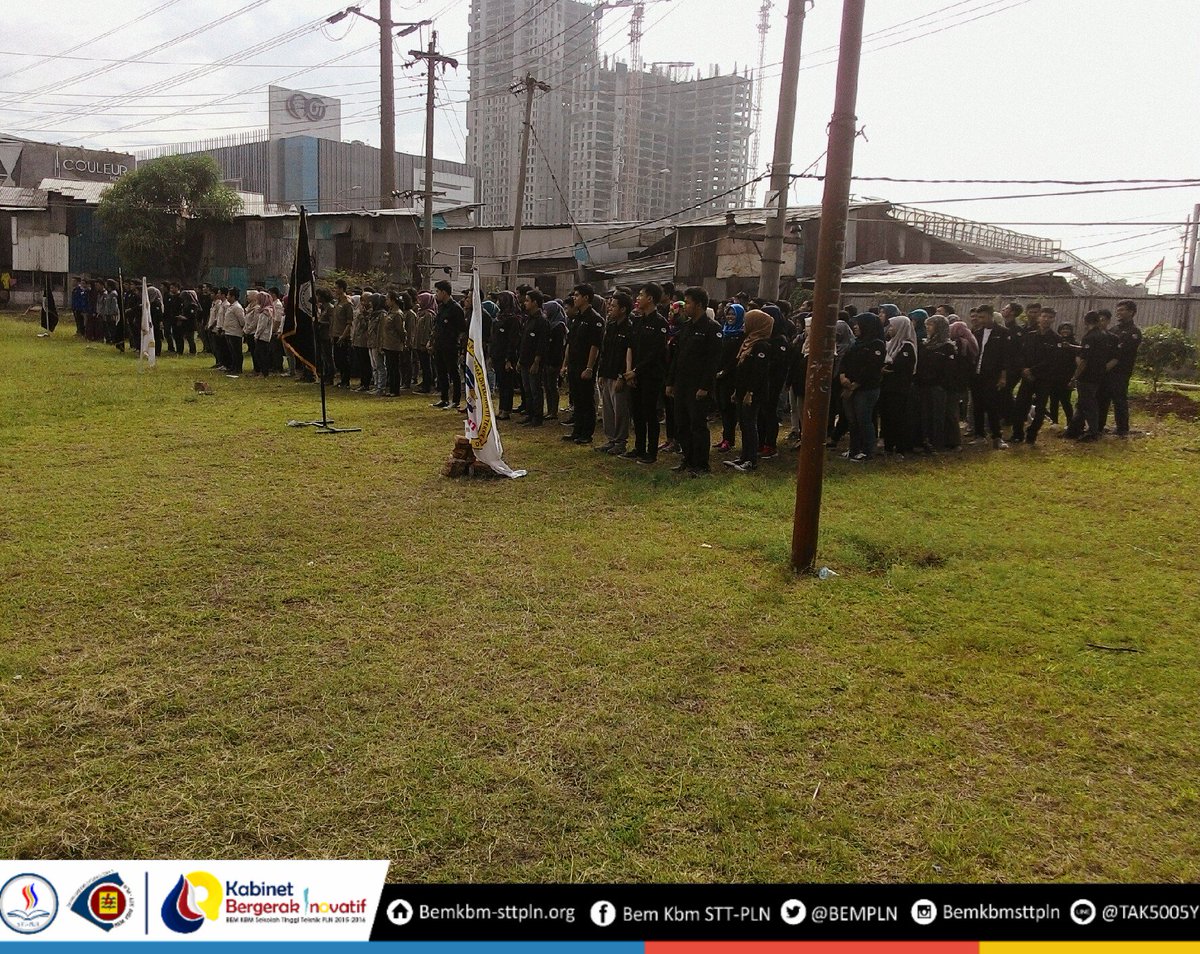 BEMPLN's tweet photo. Upacara Bendera hari ini, BEM KBM dan seluruh ormawa mengikuti upacara dengan hikmat
#bergerakinovatif https://t.co/ExlvAHo7rv