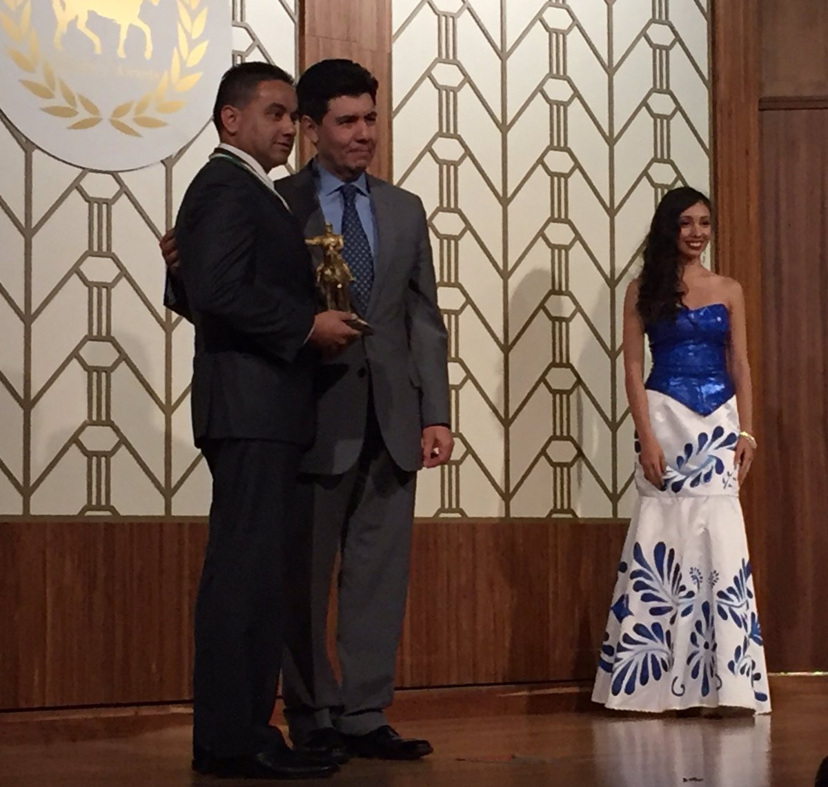 migrantepoblano's tweet photo. Zaragoza Awards reconoce compromiso y labor de personas que ayudan a la comunidad Mexicana #Upext @feriadelosmoles https://t.co/oponQR2Wvl