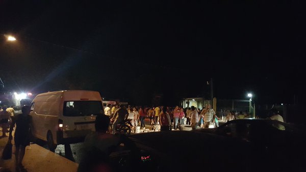 xevtfm's tweet photo. Cerrada la carretera Villahermosa-Teapa a la altura del fracc. Bicentenario (vía @AlxMartine) https://t.co/WAaM3W2ee8