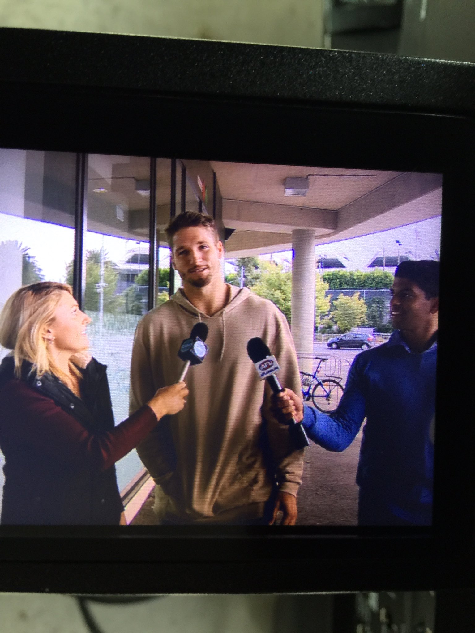 View image on Twitter