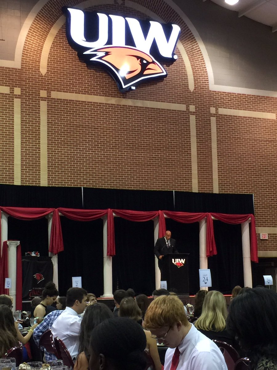 UIWTrackXC's tweet photo. @UIWAthletics student-athlete banquet! A first-event hosted by Cardinals Club! https://t.co/Bwb6BOxKg0