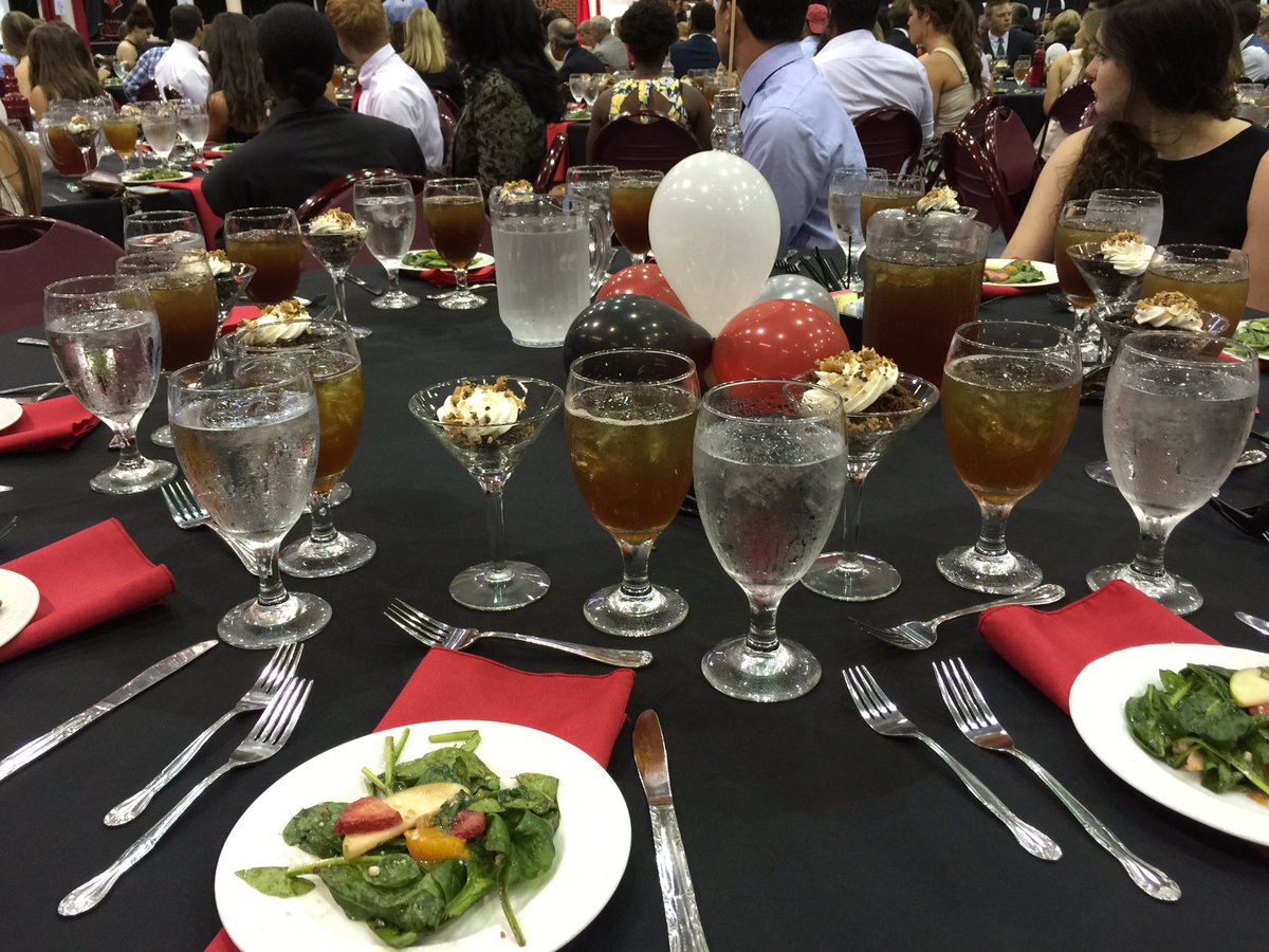 UIWTrackXC's tweet photo. @UIWAthletics student-athlete banquet! A first-event hosted by Cardinals Club! https://t.co/Bwb6BOxKg0