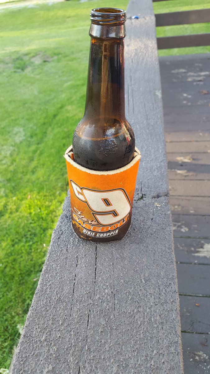 KMiller2302's tweet photo. Only way to keep your beer ICE COLD is with Uncle Steve @caseboltc9 https://t.co/sXkDGdj5Ys
