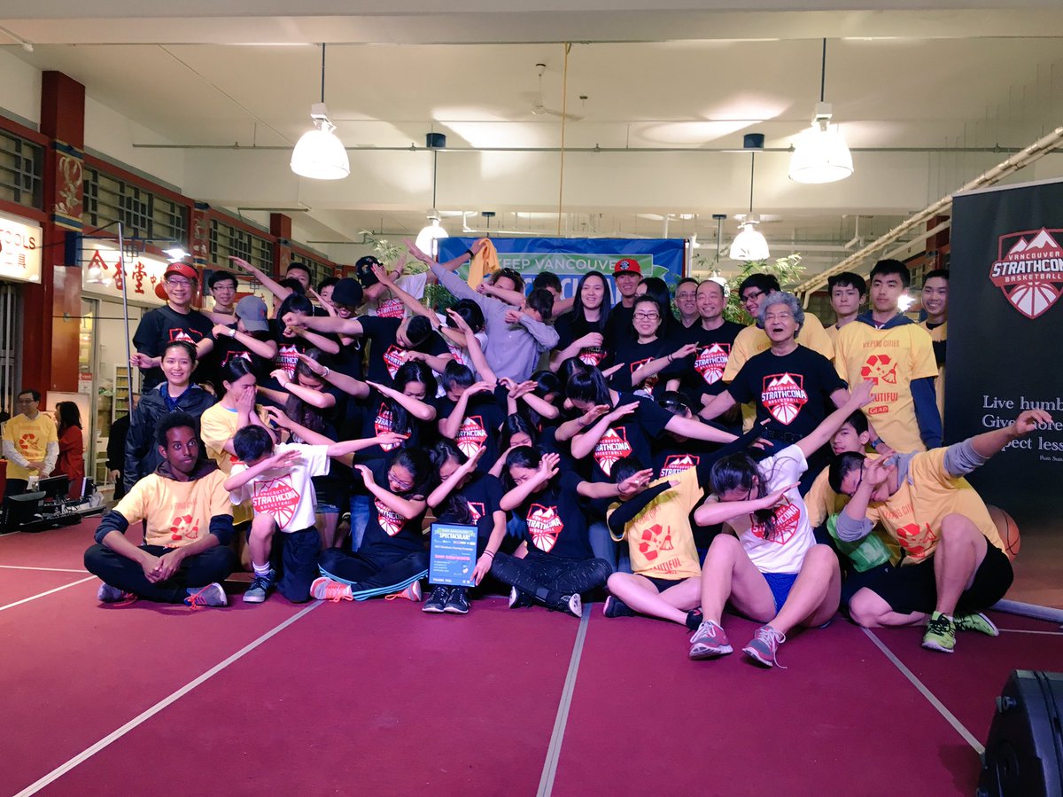 VanStrathBball's tweet photo. 60+ Strath peeps cleaning the streets of Chinatown! Even got @MayorGregor to dab with us! #KeepVancouverSpectacular https://t.co/F2M3byXRBl