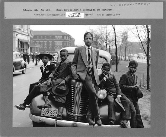 mrmedina's tweet photo. This 1941 pic by Russell Lee of young black boys on Easter Sunday in Chicago was my inspiration for @Lecrae's #CC3 https://t.co/iYm2gAJINI