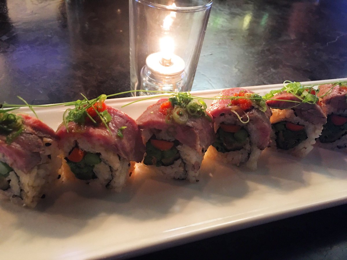FullMoonsushisd's tweet photo. Organic filet mignon roll. Served rare w/Japanese shishito peppers &amp; gobo. Topped w/  micro scallions &amp; spicy momiji https://t.co/xzZH1rMFjR
