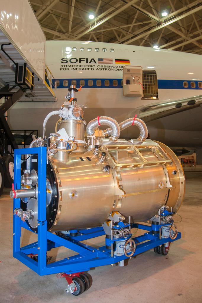 NASA's tweet photo. One-of-a-kind camera added to @SOFIAtelescope allows study of early stages of star formation https://t.co/APIOhpmtUU https://t.co/2wV7js880m