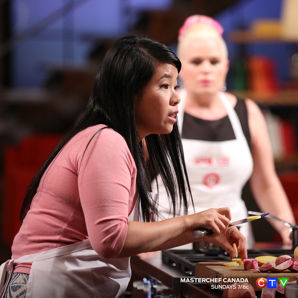 MasterChefCDA's tweet photo. RT if you can feel the tension in the #MasterChefCanada kitchen right now! https://t.co/Ouyao873Qb
