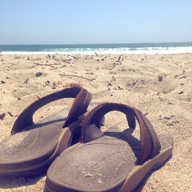 SurfandConfess's tweet photo. Lazy Sundays -sand in my sandals https://t.co/riBb4IsyI4