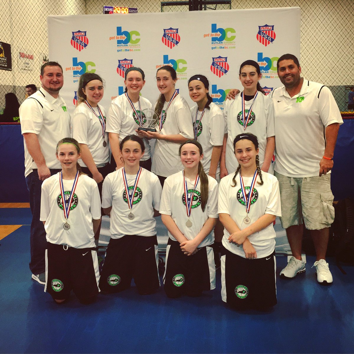 Coach_Reinhart's tweet photo. 2nd place at the #ButlerCountySuperRegional 🏅4-1 for the weekend, not too shabby! 🙌🏼🏀 #KyPremierReinhart #GoGreen https://t.co/cdIMGtiIga
