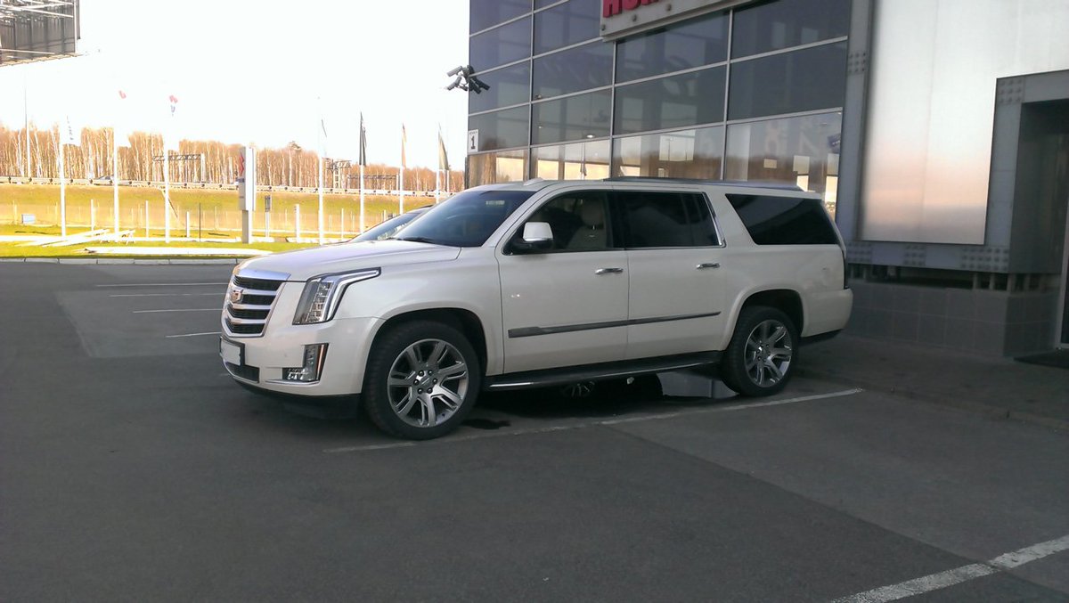 144mbfdd's tweet photo. #testdrive #goddamnexpensive https://t.co/C2wMBULj7Z