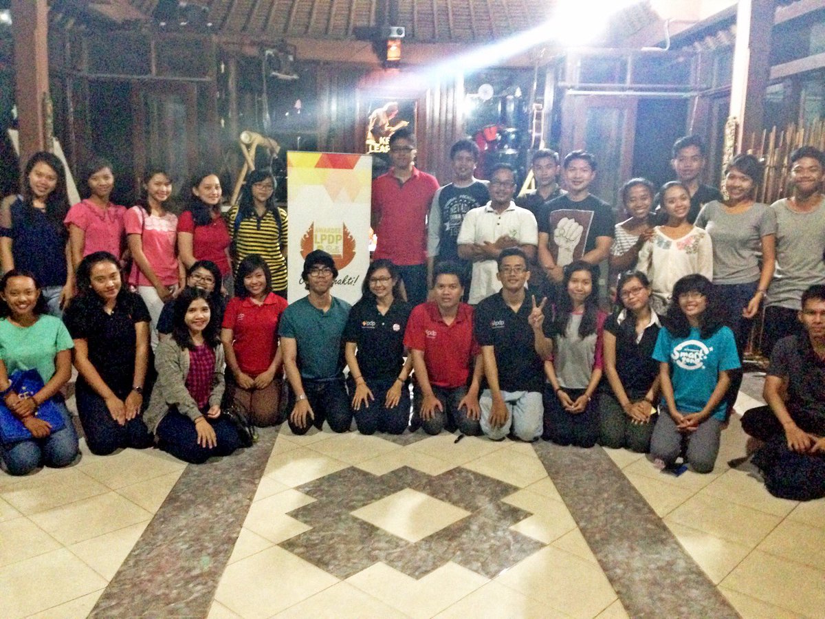 LPDPBali's tweet photo. 1/5/2016 Awardee LPDP Bali berkesempatan untuk berbagi di Slukat Learning Centre, Keramas, Blahbatuh, Gianyar https://t.co/LliM4zSohn