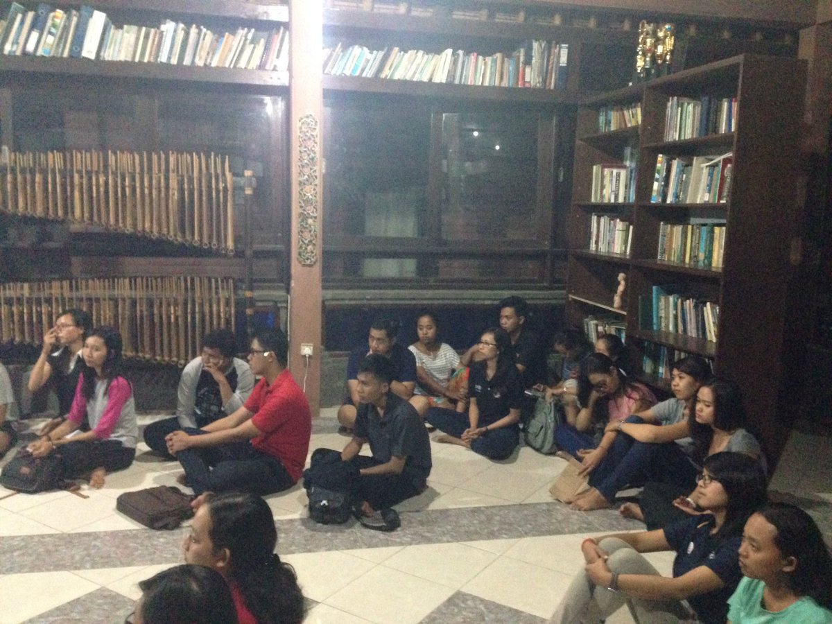 LPDPBali's tweet photo. 1/5/2016 Awardee LPDP Bali berkesempatan untuk berbagi di Slukat Learning Centre, Keramas, Blahbatuh, Gianyar https://t.co/LliM4zSohn