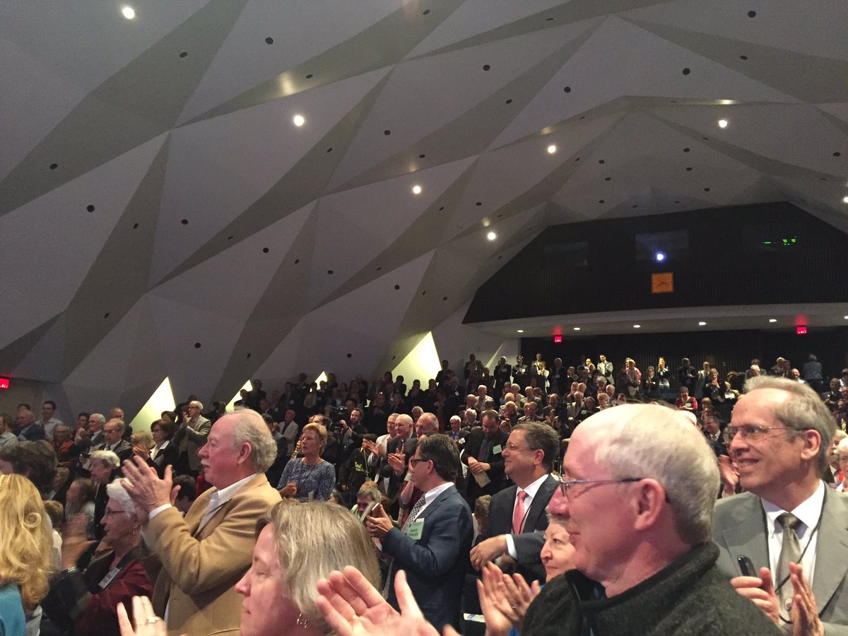 CocoNell2's tweet photo. Standing ovation for @alanalda @theNASciences getting the Public Engagement in Science award @AldaCenter https://t.co/jLCKxSQk3z