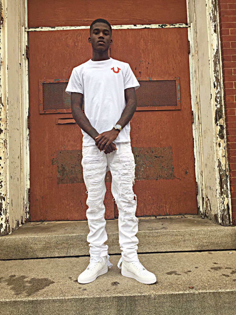 TraumaDMV's tweet photo. They told me I couldn't but I ain't listen to em!! #RatedRbaby https://t.co/6BEqlf2ZYy