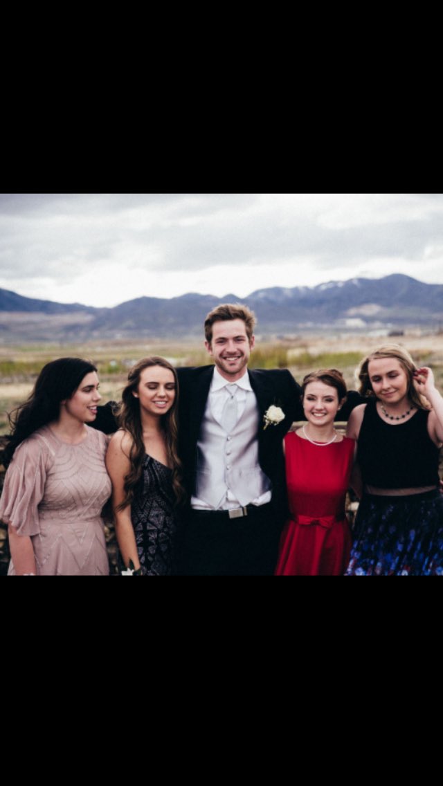 braydenssmith's tweet photo. Thanks so much for such a great senior prom rach! Loved my group! https://t.co/kS5z52OKPt