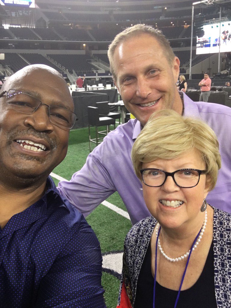 #ntfb #TNFLdallas if you are not at AT&amp;T stadium supporting <a href="/ntfb/">North Texas Food Bank</a> YOU are missing a good party!!