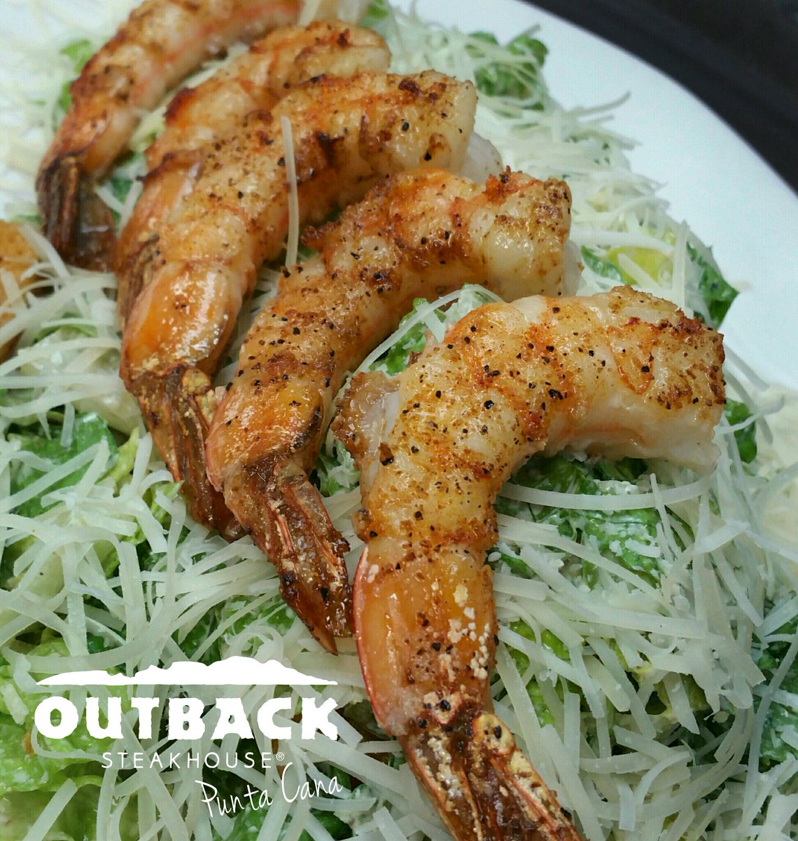 OutbackPuntaCan's tweet photo. Al cerrar el #Domingo una exquisita cena light 🍤 #shrimpcaesarsalad! 😉👌 @GuiaAyB @Zagat @foodsofdr @Plaza_PalmaReal https://t.co/BpedX5ghdN