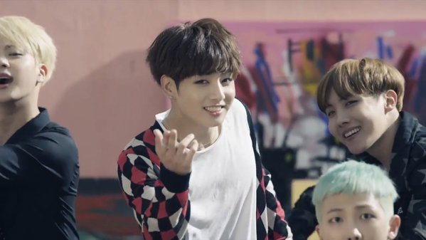 update_bts's tweet photo. KOOKIE asgdasgdjabslkdfj;dkflsdf #BTSisonFIRE #BurningBTS #FIRE https://t.co/nPAAyyT5dq