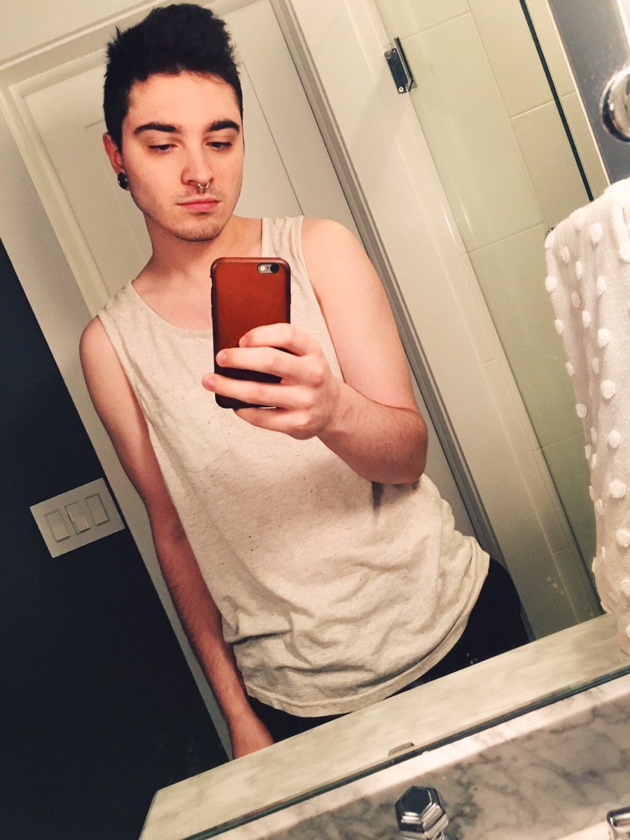 || New fake.
Literate.
Descriptive.
Wanna RP with everyone.
Gay.
Please, RT.