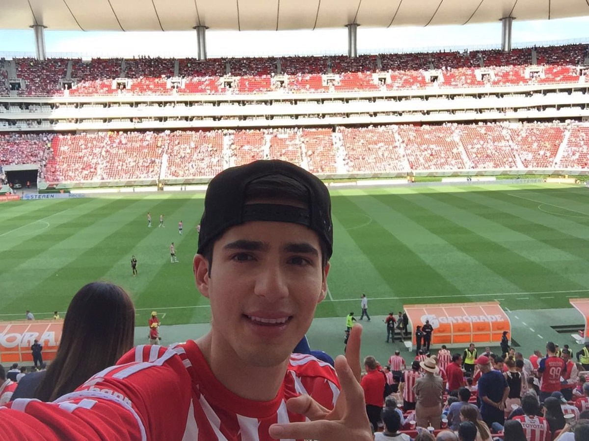 Jaryoficial's tweet photo. Apoyando a mis @Chivas desde casa! Estamos en la liguilla y vamos por el campeonato 💪🏼🏆⚽️ https://t.co/3cdMVghxV2