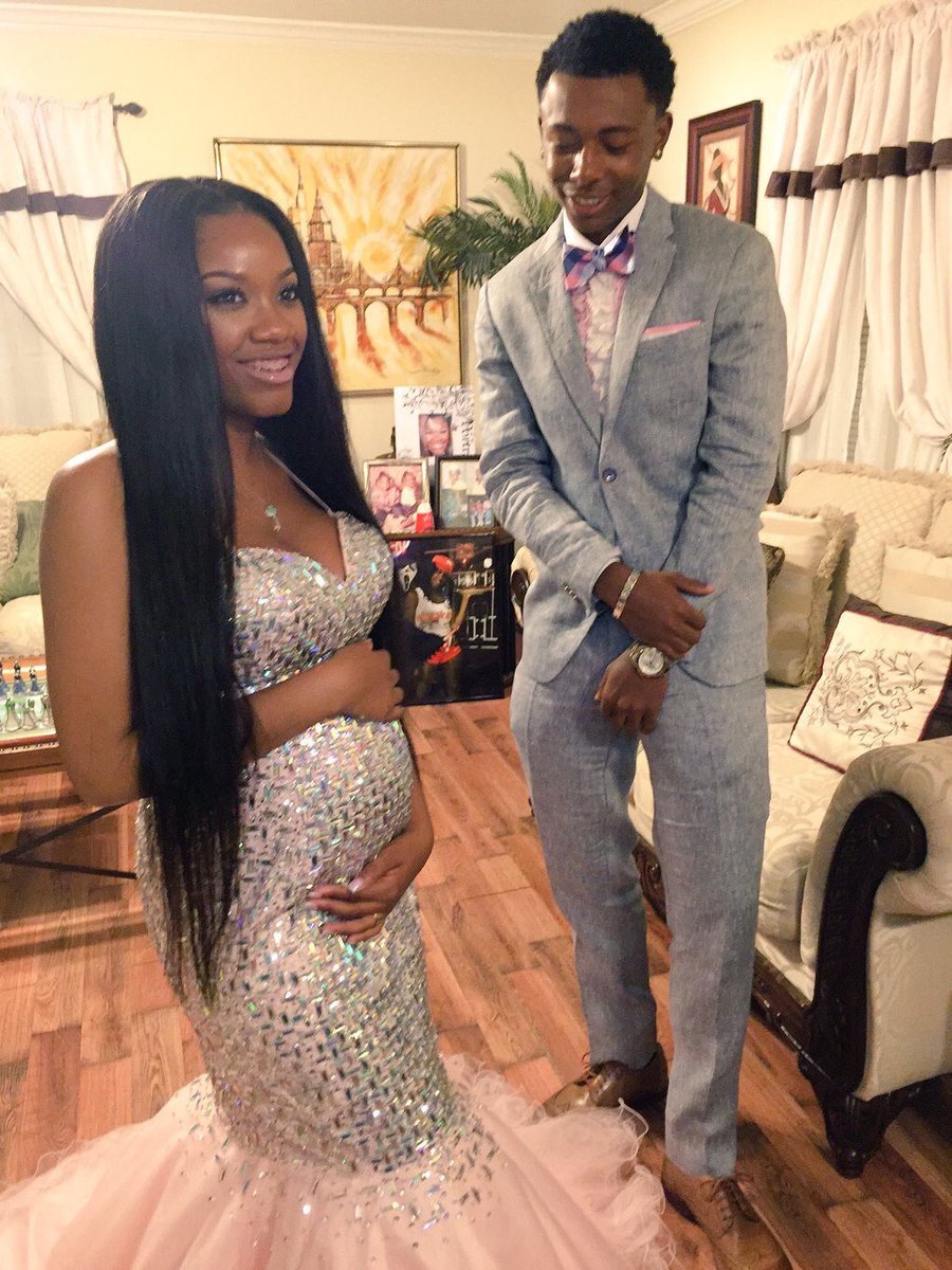PromPage2k16's tweet photo. A beautiful family!💕

@BriFenty_ and @J_Horn2 https://t.co/nWD4UBZ4c3