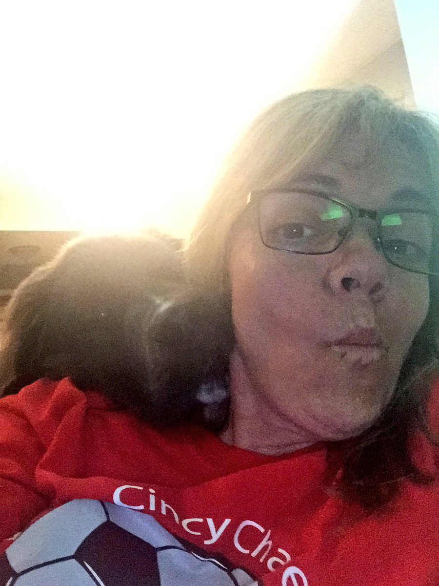 LLinOH's tweet photo. OMGoodness - he wubs his momma! 🐾💕#cassiusgray #Newfie #newfoundlandpuppy #chairsharing https://t.co/Jvi8i83DWY
