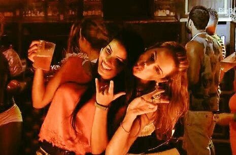 nostrendsbrasil's tweet photo. #EncontroAnnik - @anapaularenault e @MunikBarbosa estão jantando juntas. Esse é o 1º encontro pós BBB. https://t.co/NawdJOdF6Q