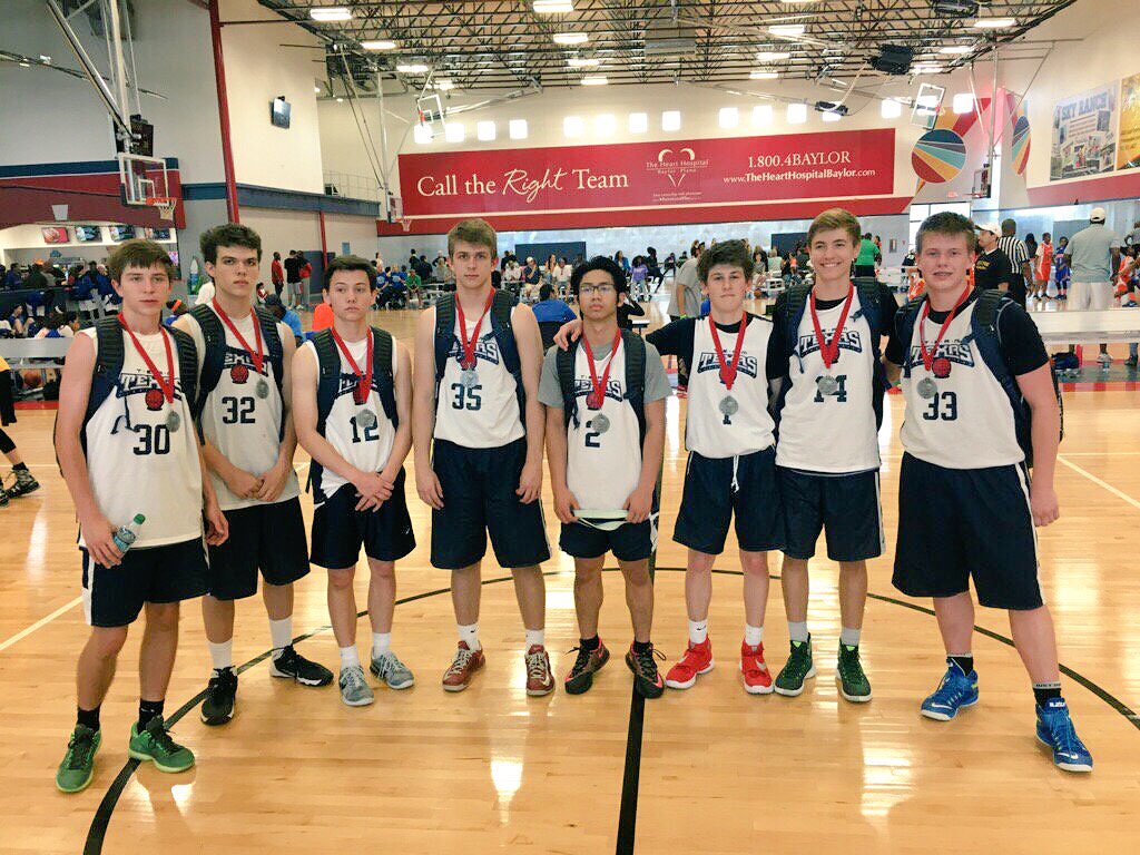 sssbaylor's tweet photo. Hoops, hoops &amp; more hoops this weekend. #hoopsheaven. Way to go @julia__smithhh @Travis_smith12. #blessedtowatch https://t.co/LxS2r97pnN