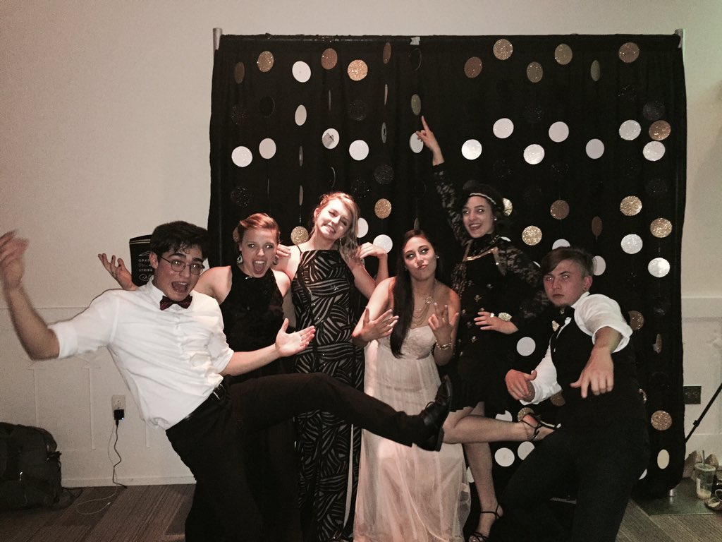 Aliciagonzale_s's tweet photo. Low quality picture, high quality night! https://t.co/Ih35ymH5vn