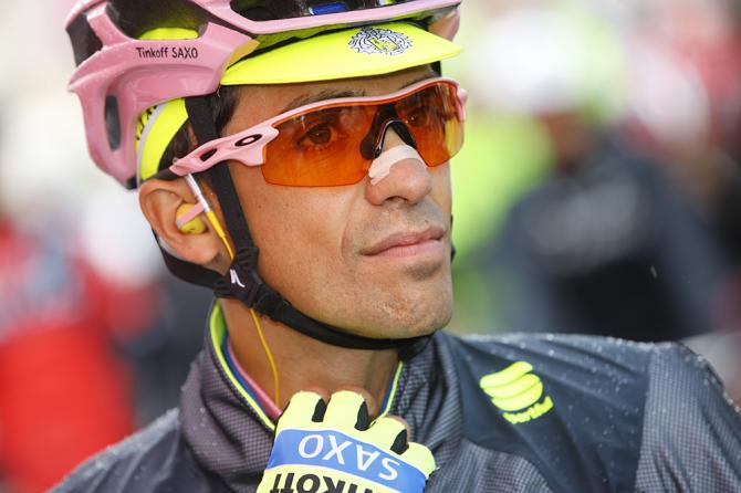 pinkjerseycom's tweet photo. 04/30 – @albertocontador Linked to @lampre_merida for 2017! (More at https://t.co/gmlemo1jc2) https://t.co/cSttzvnyWl