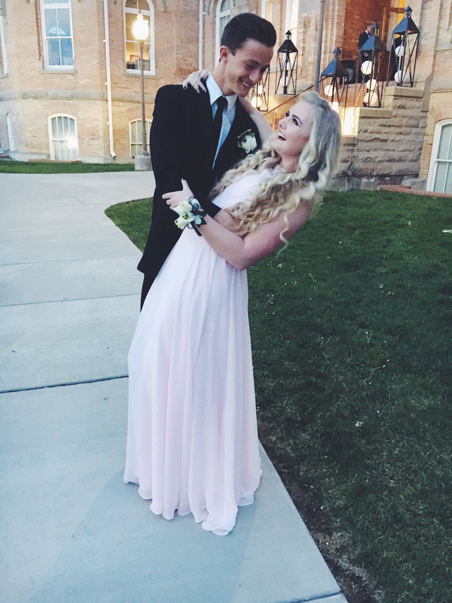 kennajeppesen's tweet photo. prom💓 https://t.co/iRXoMm3IZg