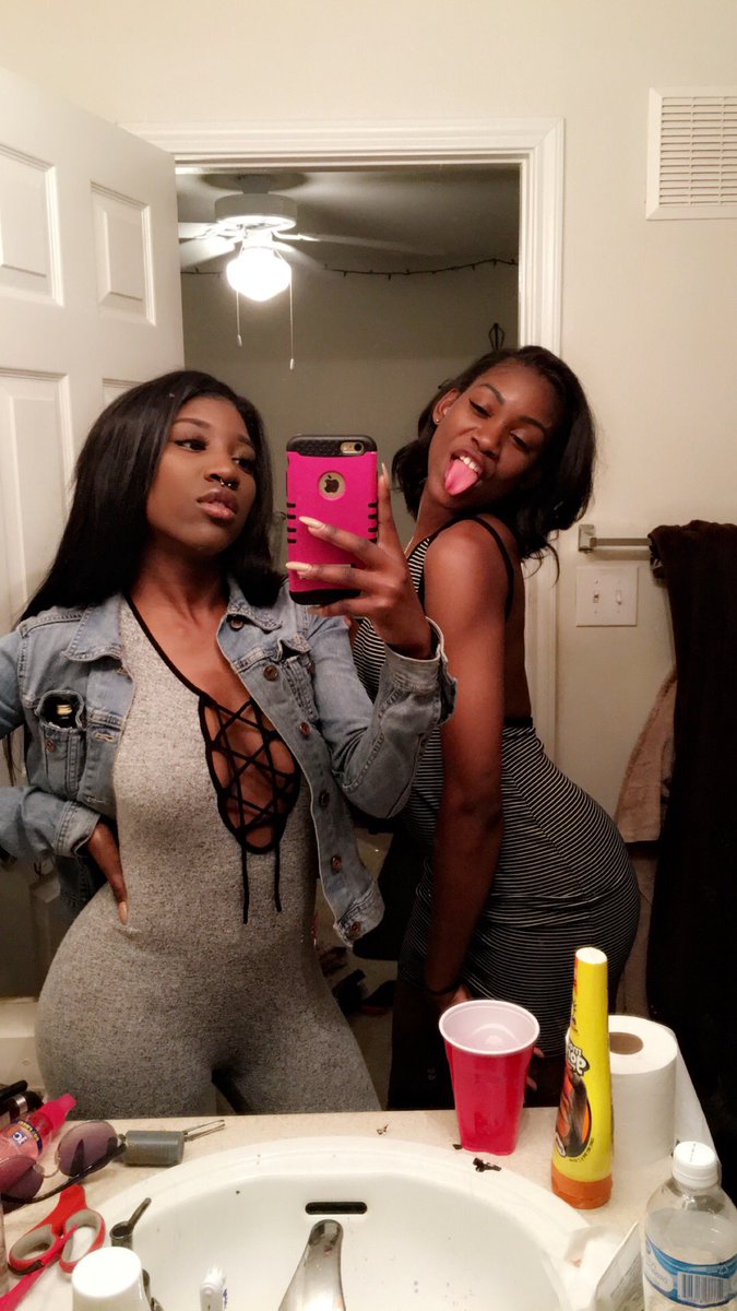 ThatOttawaGirl's tweet photo. When you see her, you see me 👯💕😍
#wakaweekend #DaysAfterRegardless https://t.co/6ofUB9fUIn