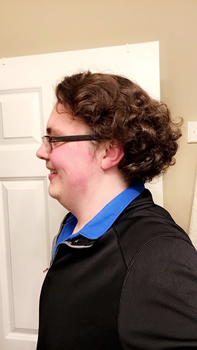 JustinAmaker's tweet image. Honored to take the reign as Burnsville's next #FlowKing! #SorryMart 😜👑