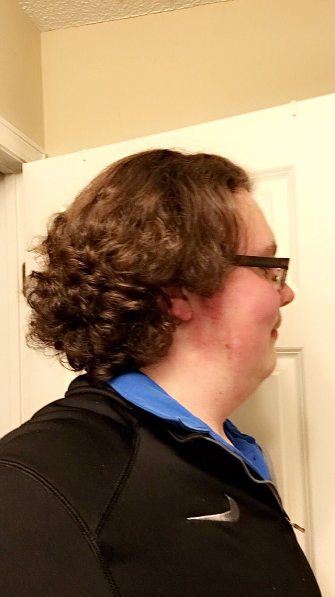 JustinAmaker's tweet image. Honored to take the reign as Burnsville's next #FlowKing! #SorryMart 😜👑