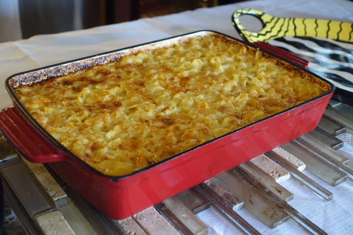 HelenCho's tweet photo. homecooked meal by Shirley, @LupeFiasco's mother > #Chicago #PartsUnknown https://t.co/X8GIGVAuO1