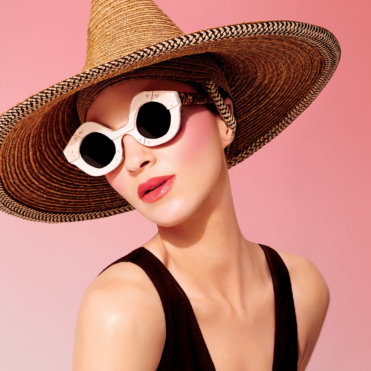 P.S. NARS Orgasm Blush is now being offered in a limited-edition oversized custom compact. #whatmakesyoublush