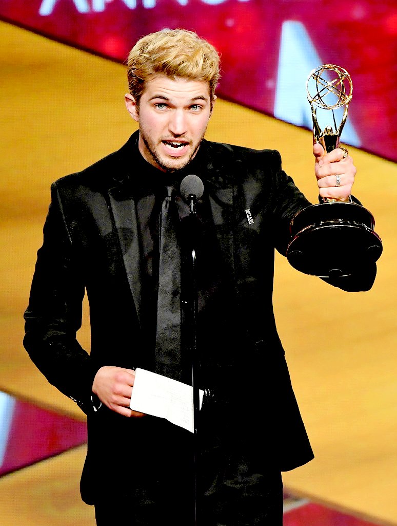 fyeahGH's tweet photo. .@bryan_craig wins. #youngeractor #daytimeemmys #GH https://t.co/ijM8eUEc3G