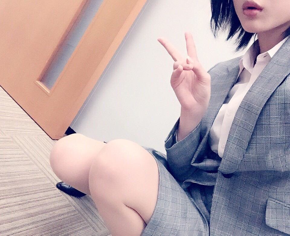 wqkchx's tweet photo. 色んな私を見て、少しでも興味を持ってもらえたら嬉しいな。なんて。お友達のいない若.月からの発信です。ピピピピピ。ダレカオトモダチニナッテクダサイ。ピー。ガチャン。こんなノリの女子もいいでしょ？#RTしたnrさんで気になった人お迎え https://t.co/urdvD1K9Ng