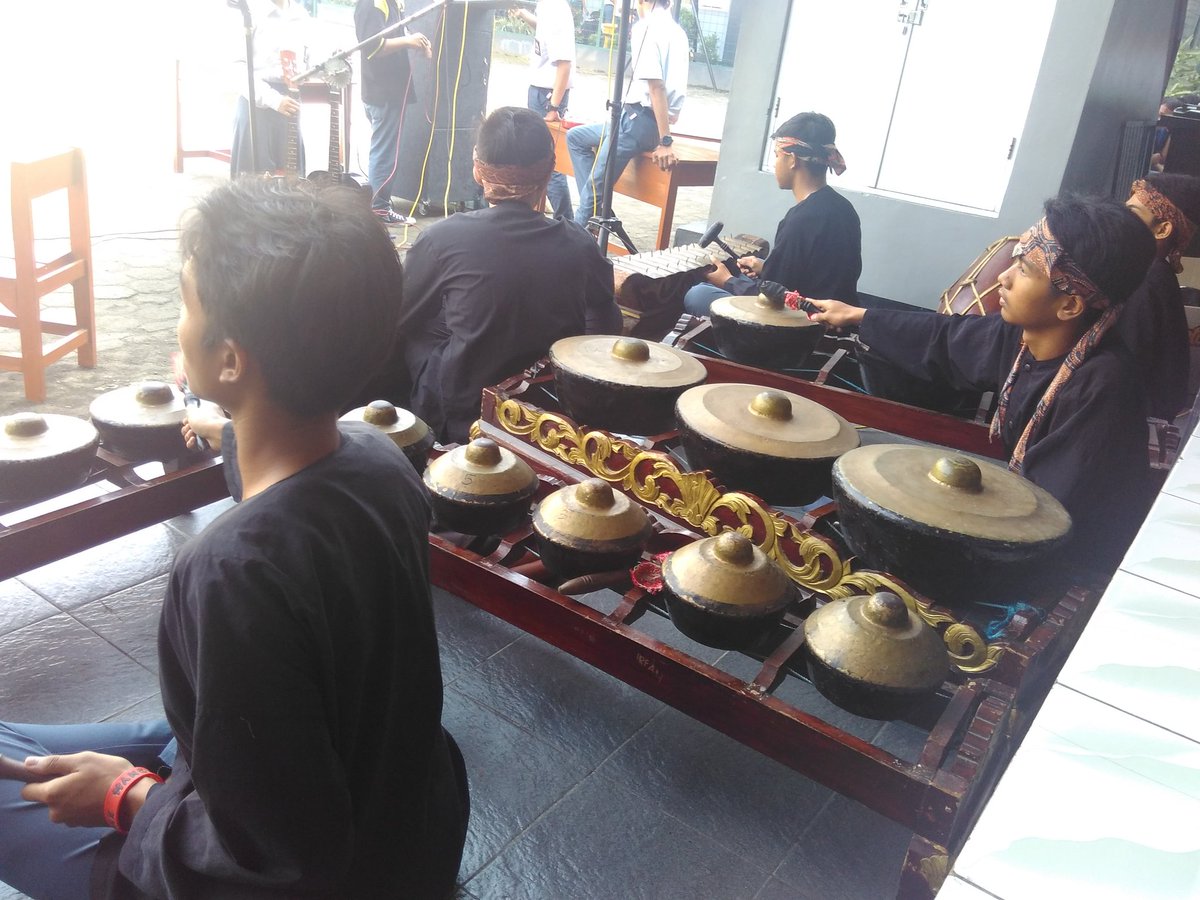 PANGGUNG GEMBIRA SMK NEGERI 4 BANDUNG MEMPERINGATI HARI PENDIDIKAN NASIONAL <a href="/ridwankamil/">Ridwan Kamil</a> <a href="/smkn4bdg/">SMK Negeri 4 Bandung</a>